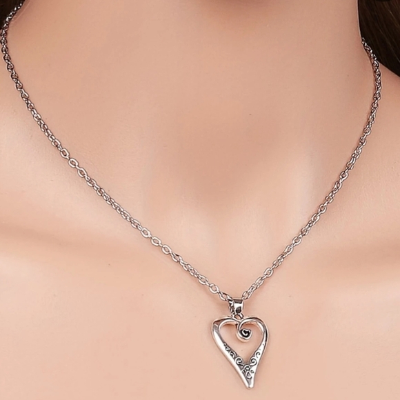 Silver Plated Scroll Heart Necklace and Earring Set NEW - Picture 7 of 8